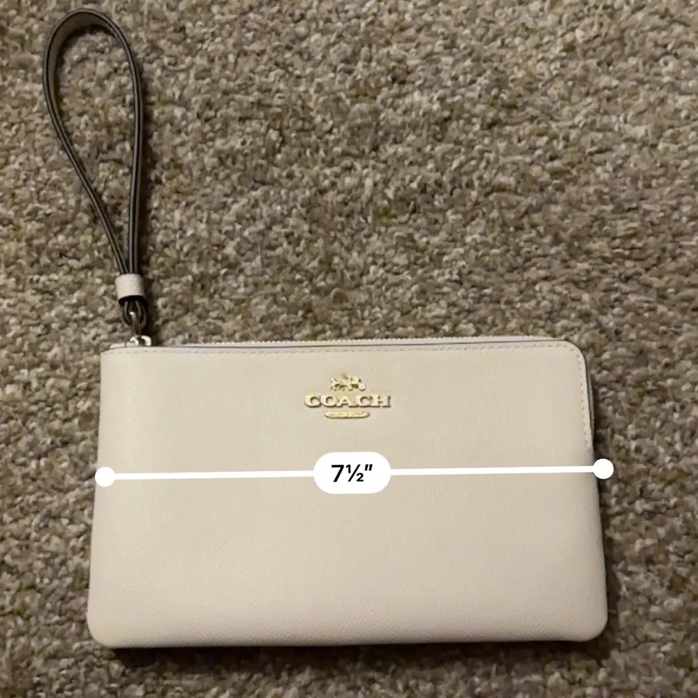 NWT Large Coach Wristlet - Picture 5 of 6
